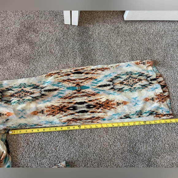 GUESS Wide-Leg Patterned Pants - Picture 7 of 9